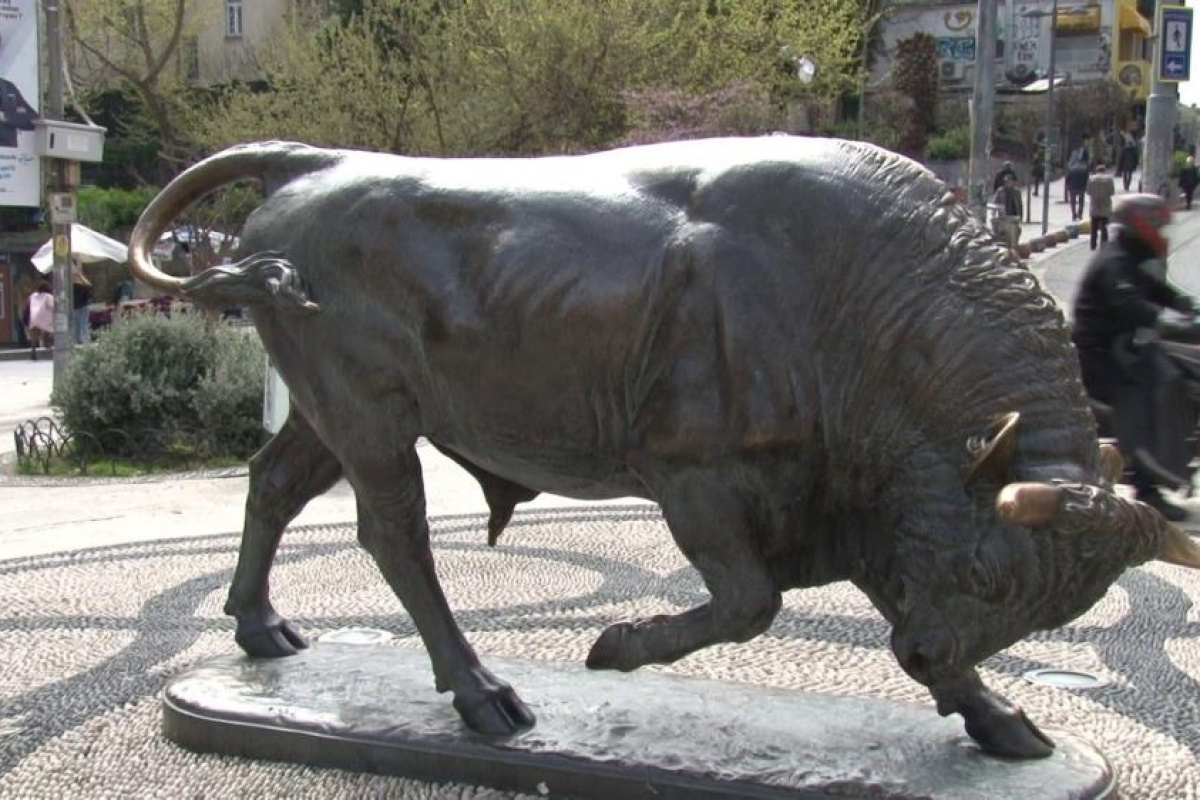 Kadıköy'ün sembolü Boğa Heykeli tahrip edildi