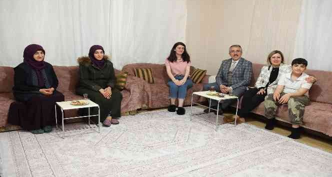 Başkan Savran ev ziyaretlerini sürdürüyor