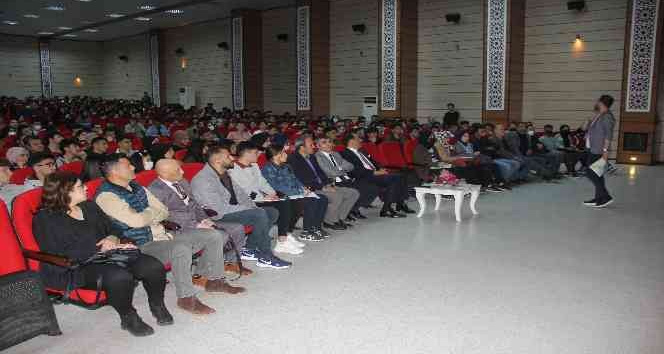 YKS’ye hazırlanan öğrencilere sınav öncesi motivasyon semineri