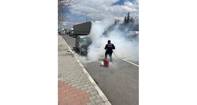 Seyir halindeki araç yandı