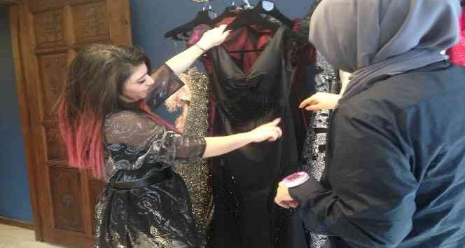 Genç modacıdan yaz tavsiyesi "Mavi ve mor tonları kullanılacak"