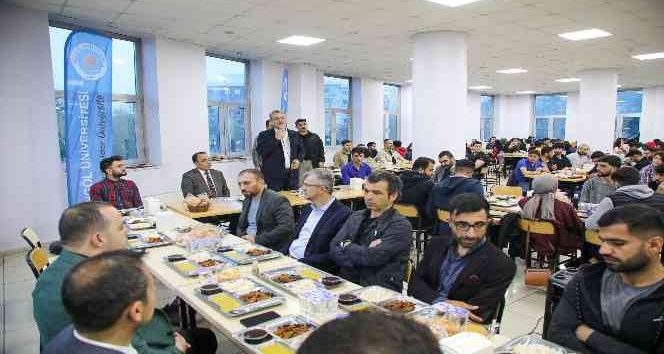 Bingöl Valisi, iftarını öğrencilerle birlikte yaptı