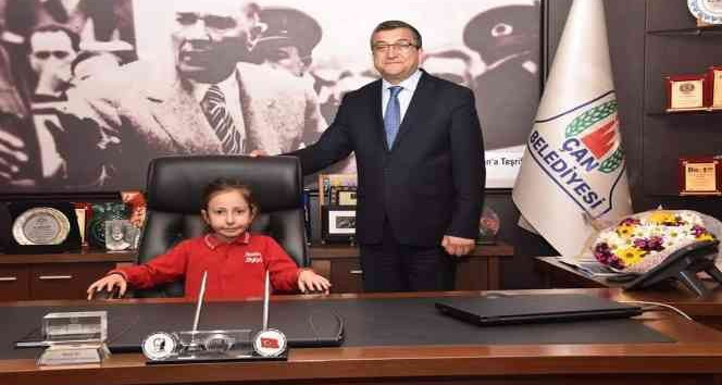 Başkan Öz, öğrencileri makamında  misafir etti