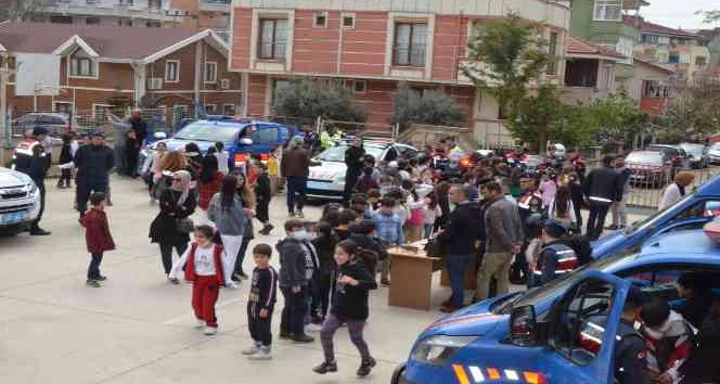 Esenköy’de jandarma ekipleri ve kullandıkları ekipmanlar tanıtıldı
