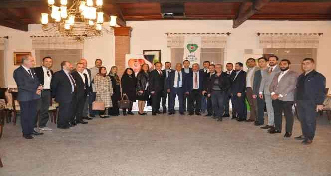 Ankara’da bulunan Artvinli siyasetçi ve bürokratlar iftar yemeğinde buluştu