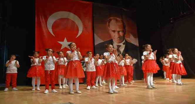 Tatvan’da 23 Nisan coşkuyla kutlandı