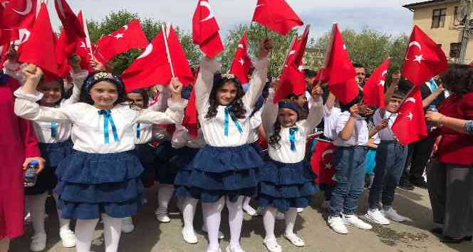 Iğdır’da 23 Nisan Ulusal Egemenlik ve Çocuk Bayramının 102. yıl dönümü kutlandı