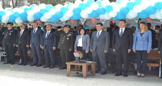 23 Nisan bayramının 102’inci yıl dönümünde 102 balon bırakıldı