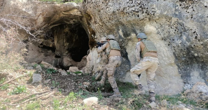 Pençe-Kilit bölgesinde operasyon: Teröristler mağarada sıkıştırıldı