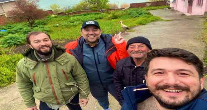 Ata Demirer Yaren’i elleriyle besledi