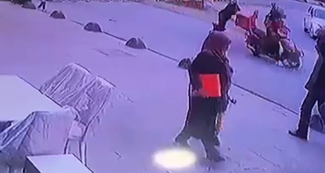 Arnavutköyde kadının ölümden döndüğü kaza kamerada