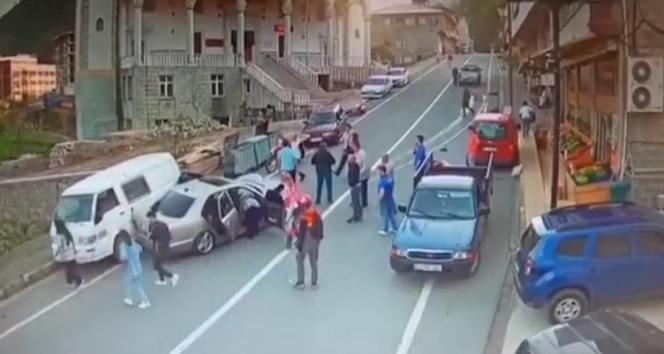 Motor sürücüsü 3 araçlı zincirleme kazaya sebep oldu