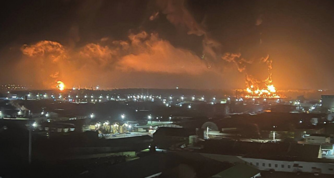 Ukrayna sınırındaki Rus yer yağı tesislerinde iri yangın