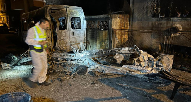 Bursada 2 kişinin öldüğü uçak kazasında kaza kırım ekibinin incelemesinin ardından enkaz sokaktan kaldırıldı