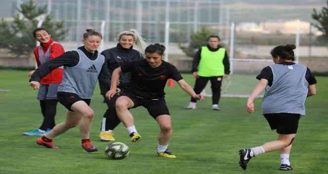 Sivasspor Kadın Futbol Takımı, Kayserispor maçına iddialı hazırlanıyor