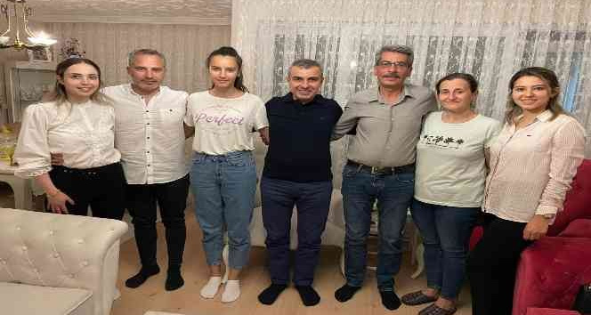 Kaymakam Atasoy, Özgü ailesinin sofrasında iftarını açtı