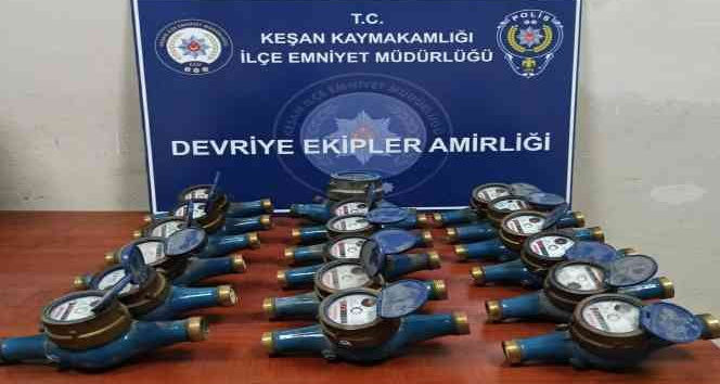 Su sayaçlarını çalan hırsızlar aynı gün yakalandı