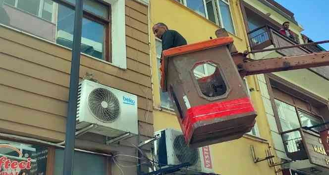 Çanakkale’de kedi kurtarma operasyonu