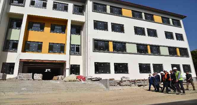 Vali Deniz okul inşaatlarını yerinde inceledi