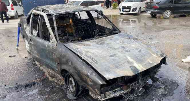 Yozgat’ta park halindeki otomobil yandı