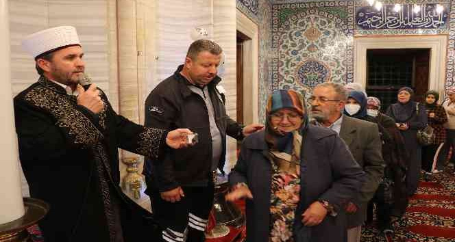 Peygamber Efendimizin Sakal-ı Şerif’i görenler gözyaşlarına hâkim olamadı
