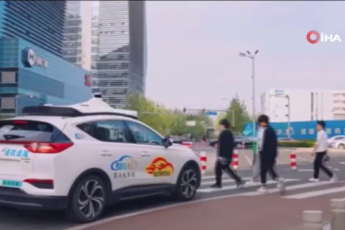 Pekin’de ilk sürücüsüz taksiye onay