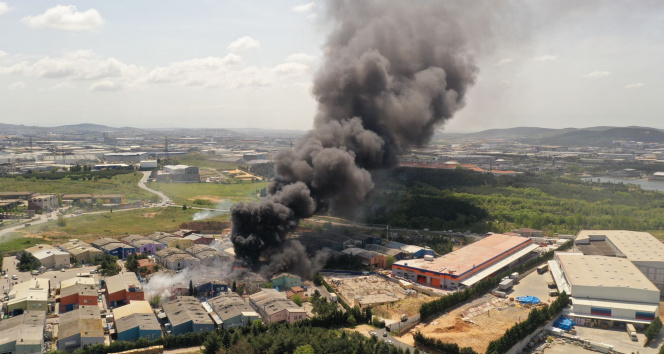Tuzlada fabrikada şiddetli patlama: Fabrika alevlere teslim oldu