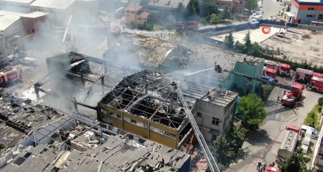 Tuzlada patlamanın ardından yanan fabrikada 9 kişi yaralandı, 3 kişi hayatını kaybetti