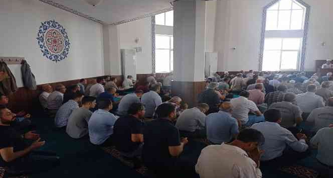 Kadirli’de Ahmet Yüksel Camii ibadete açıldı