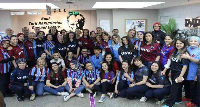 Özel İmperial Hastanesi çalışanlarından Trabzonspor formasıyla hizmet