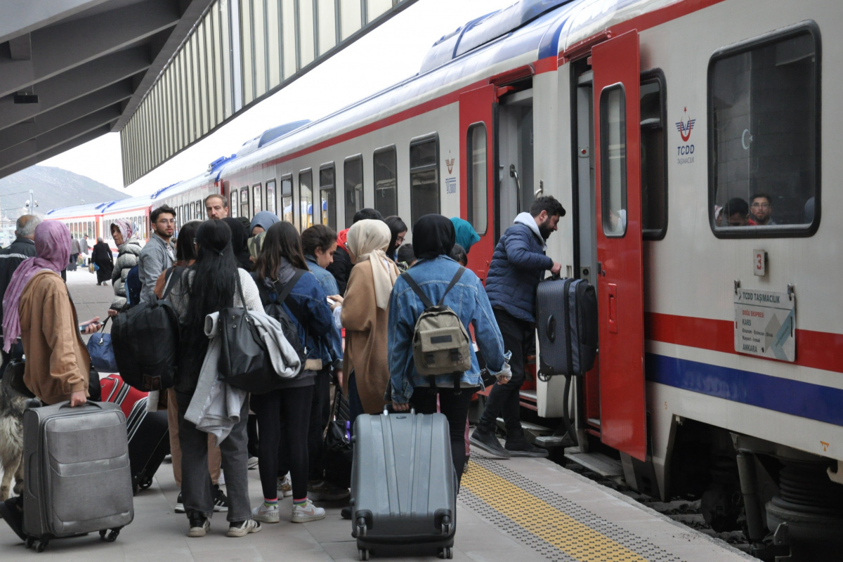 Doğu Ekspresi’nde bayram yoğunluğu