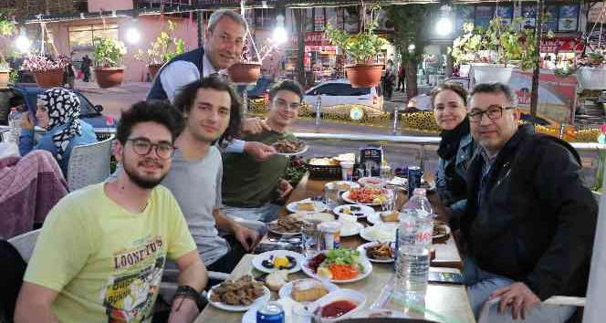İftar sofralarının vazgeçilmez lezzeti tava ciğere Ramazan’ın son gününde de yoğun ilgi