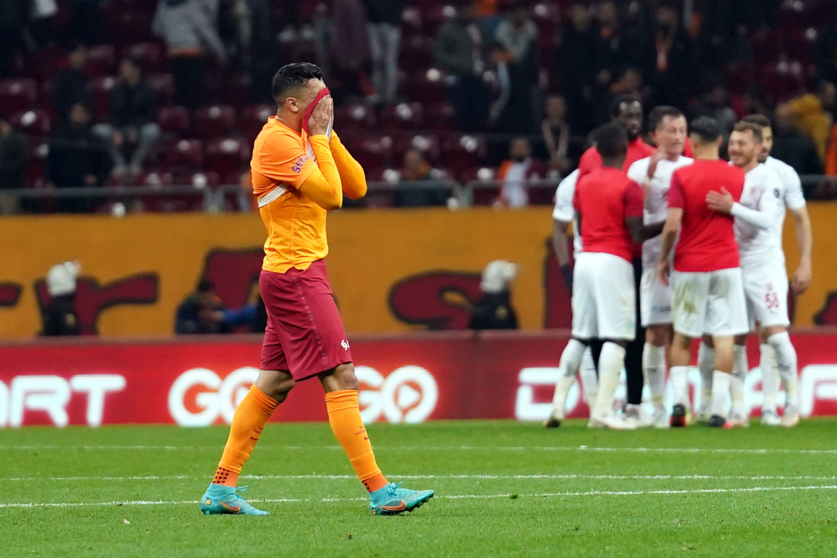 Galatasaray'a evinde Sivasspor darbesi!