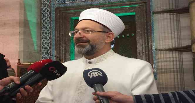 Diyanet İşleri Başkanı Erbaş, bayram namazında İngilizce hutbe okudu