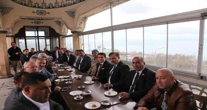 Ahlat’ta bayramlaşma töreni