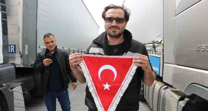 Kapıkule Sınır Kapısında tır sürücüleri, bayramı buruk geçiriyor