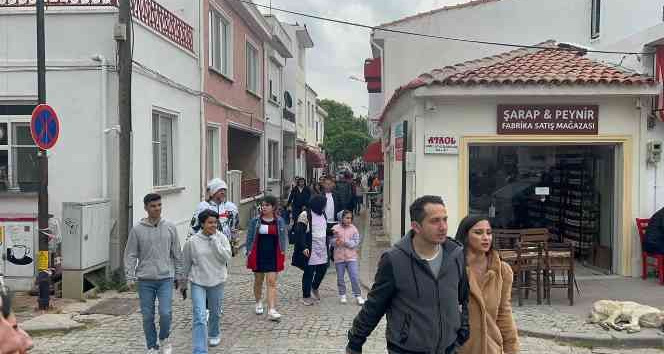 Bozcaada’da bayram yoğunluğu
