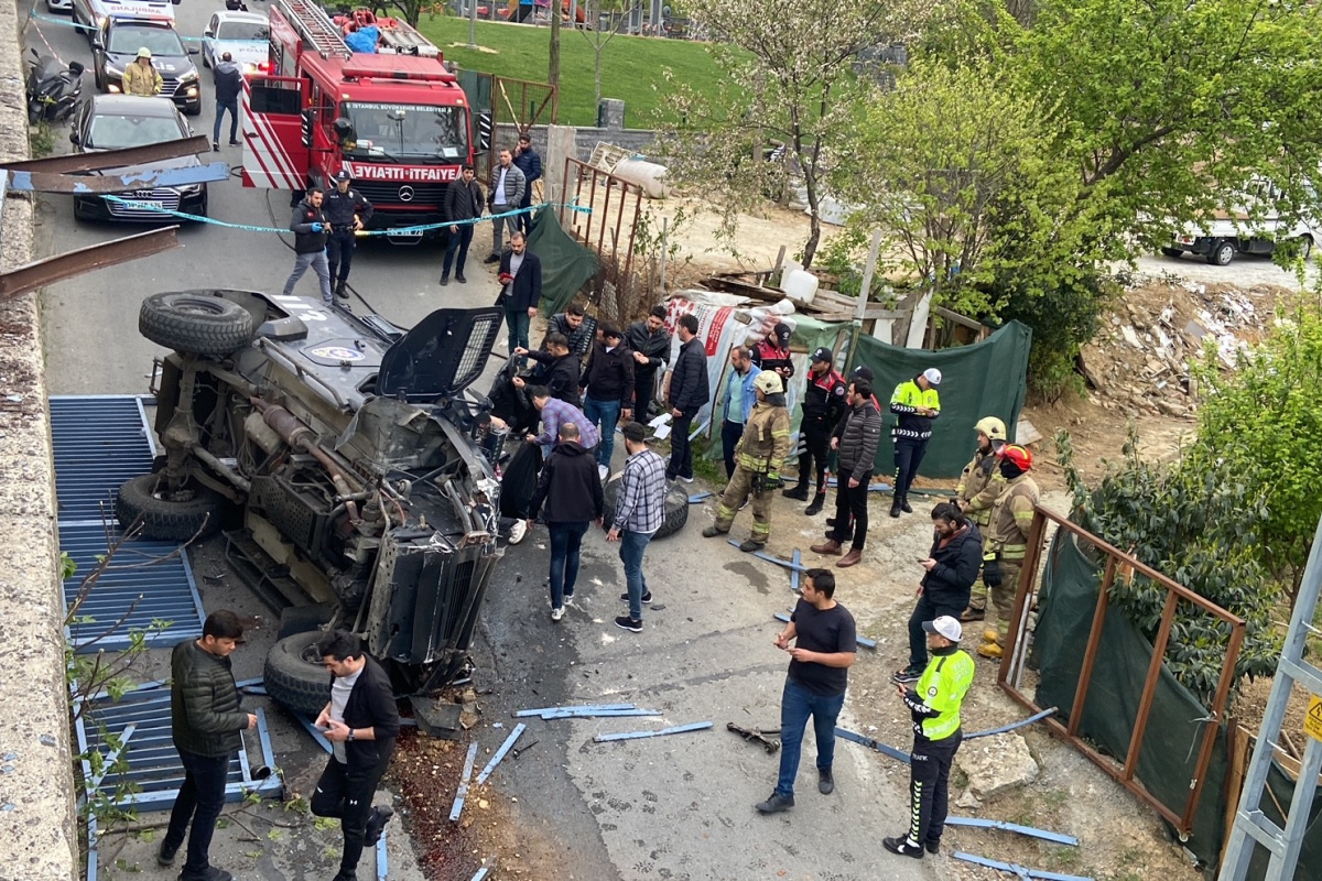 Sarıyer'de zırhlı polis aracı kaza yaptı: 2 polis yaralı