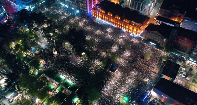 Trabzonsporun kent merkezindeki bökelik etkinliğine 100 bin insan katıldı