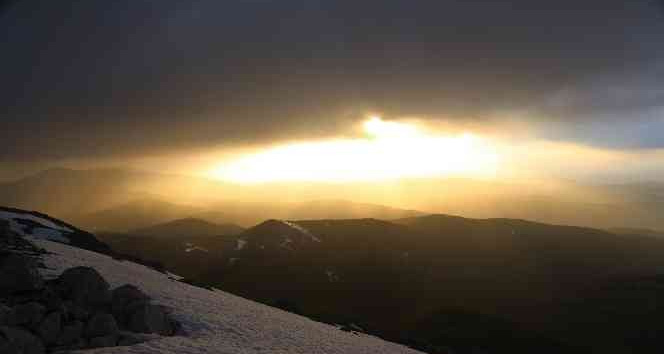 Ilgaz Dağı’nın zirvesinde mest eden gün batımı