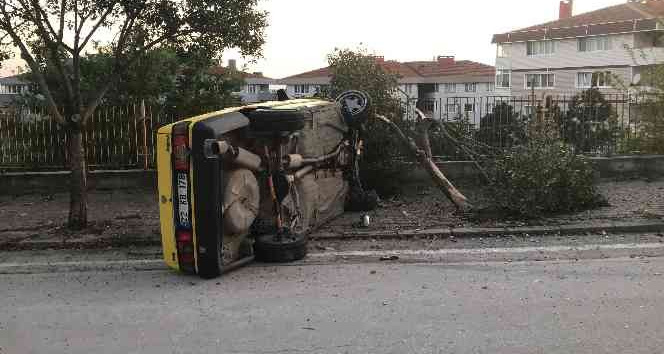 Park halindeki otomobile çarpan araç takla attı, sürücü kayıplara karıştı