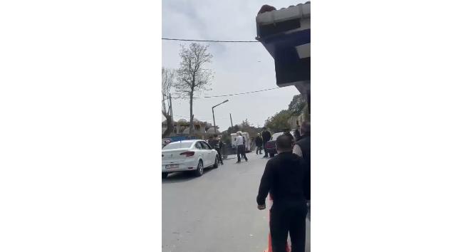 İstanbul’da sokak ortasında silahlı kavga: Ortalık savaş alanına döndü, 3 yaralı