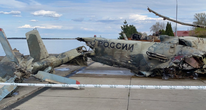 Ukraynada nehirden Rus helikopterinin enkazı çıkarıldı