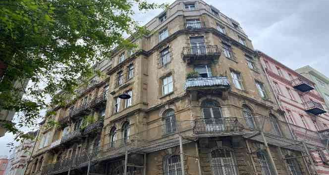 İstanbul’un ilk apartmanlarından 113 yıllık ‘Valpreda’ tarihe direniyor