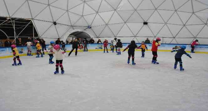 Ahmet Çalık Buz Pateni Pisti Ramazan Bayramı’nda binlerce ziyaretçi ağırladı