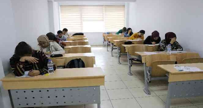 Haliliye’de gençler deneme sınavları ile üniversiteye hazırlanıyor