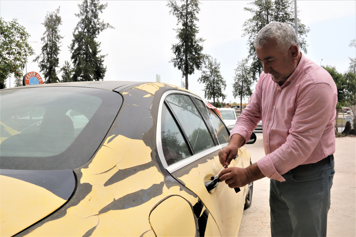 Aldığı lüks aracı işyerinin önüne koyup bunu yaptı!