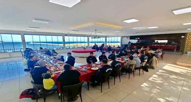 Mehmetçiklere Anneler Günü’nde anne kahvaltısı