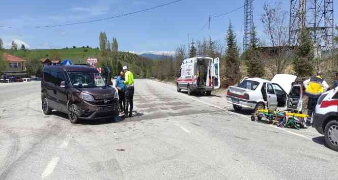 Karabük’te iki araç çarpıştı: 6 yaralı