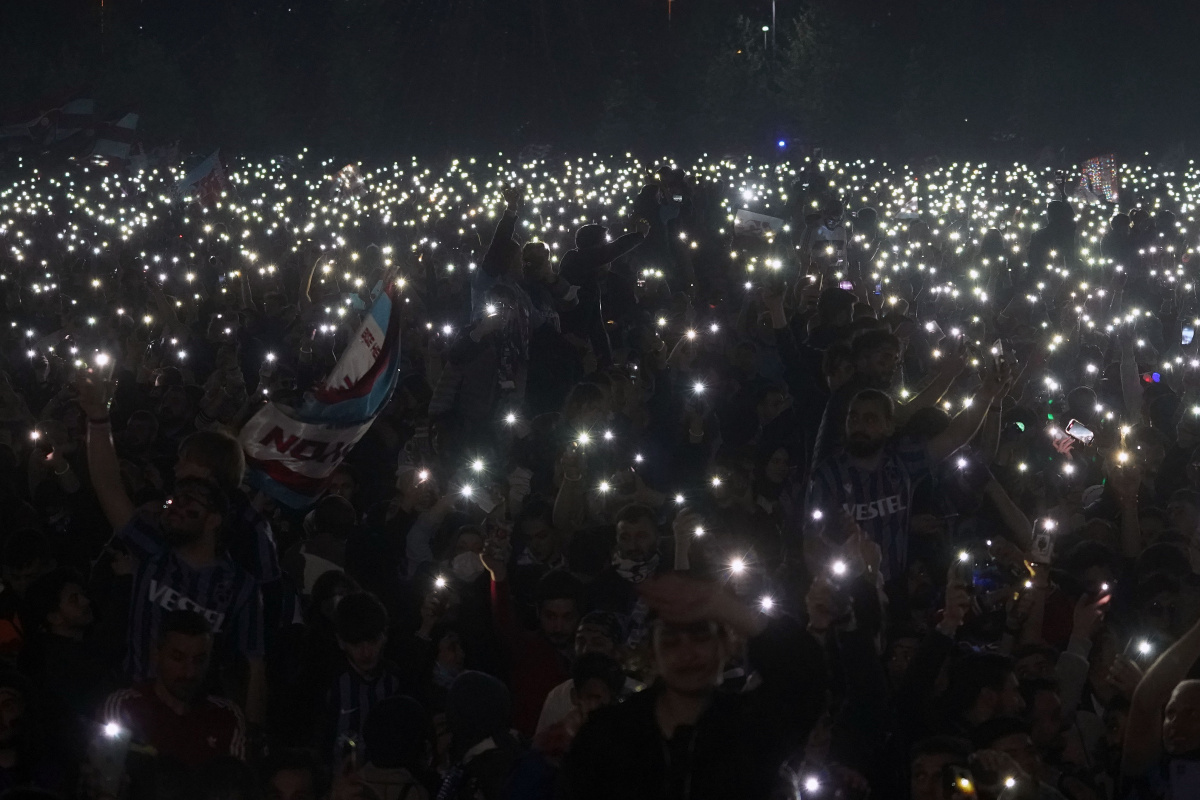 Trabzonspor'un şampiyonluk kutlamasında ışık şov